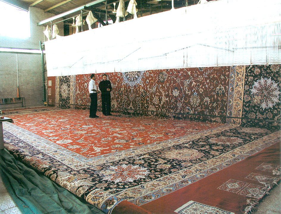 Magnificent Persian Kashan rug being woven on giant loom - Photo: Theresa Nejad